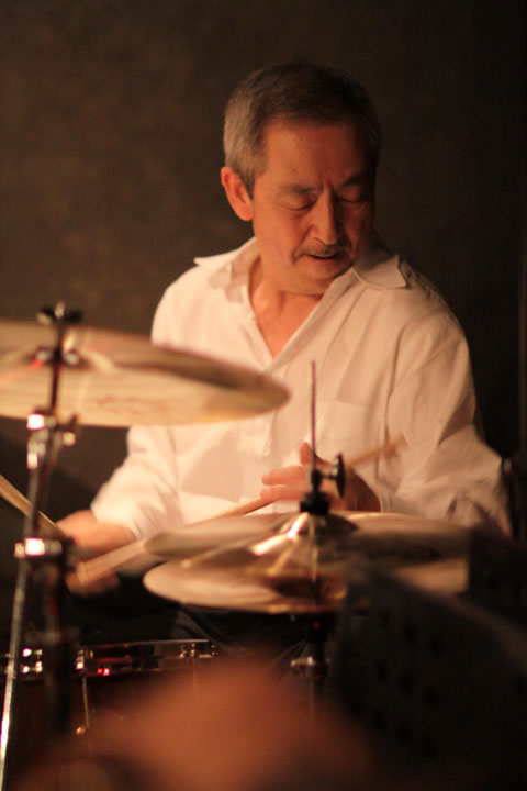 j  photo by ISHII Hitoshi